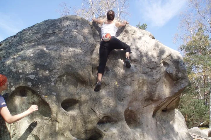 Font 07 climbing photo